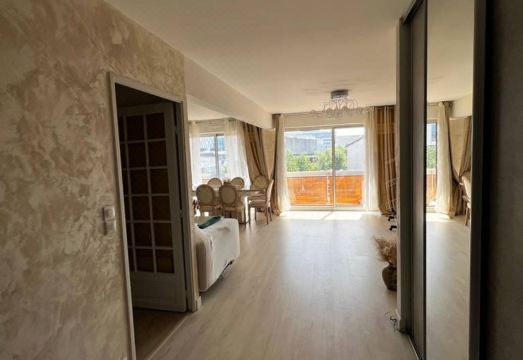 Apartment in the city center and close to the Parc Des Expositions Hotel Overview