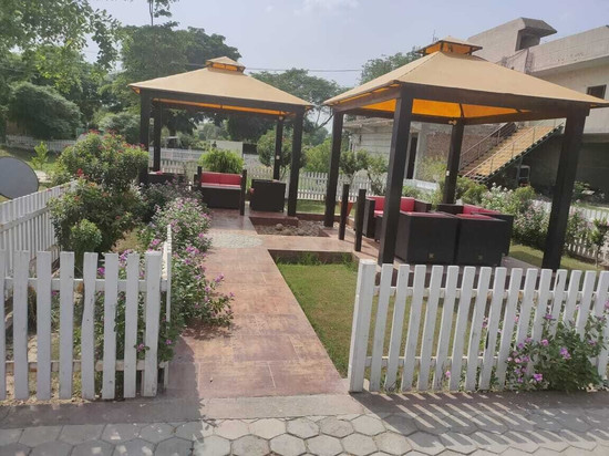 The Grand Hotel & Restaurant