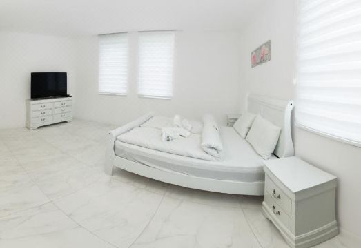 Corso Lux Apartman Hotel Overview