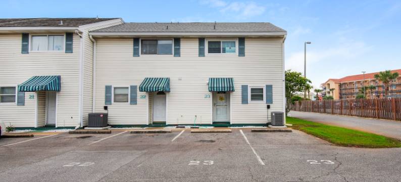 Tranquil Oasis with Lagoon Pool and Gorgeous Interiors - Serene Escape图片