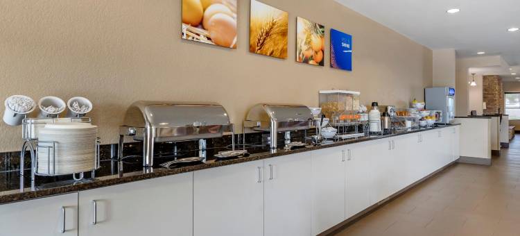 科拉尔维尔I-80舒适套房酒店(Comfort Suites Coralville I-80)图片