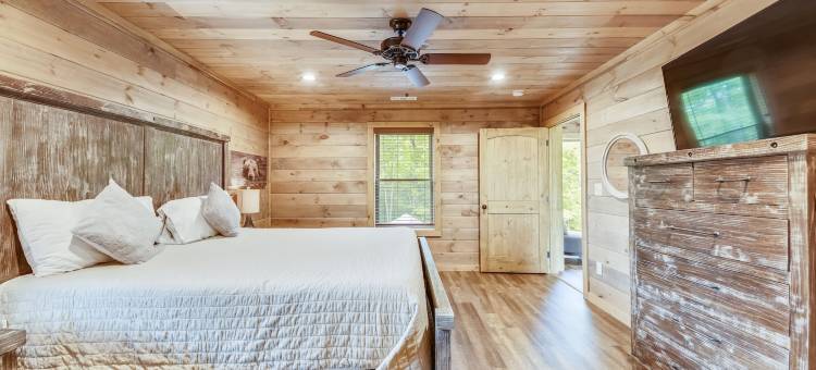 RedAwning的Stone Mountain Lodge四卧室小木屋(Stone Mountain Lodge 4 Bedroom Cabin by RedAwning)图片