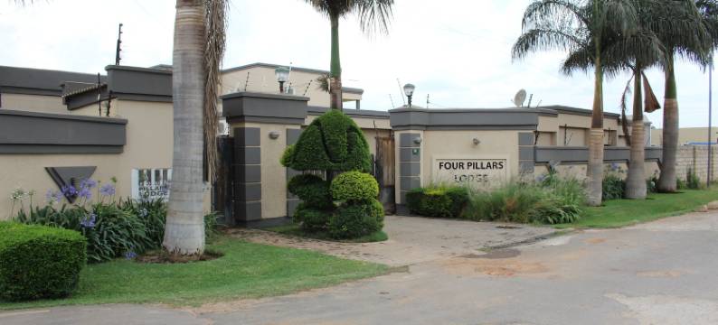 四柱旅馆(Four Pillars Lodge)图片