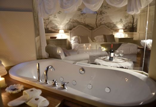 LA CORTE DI AMBRA Hotel Overview