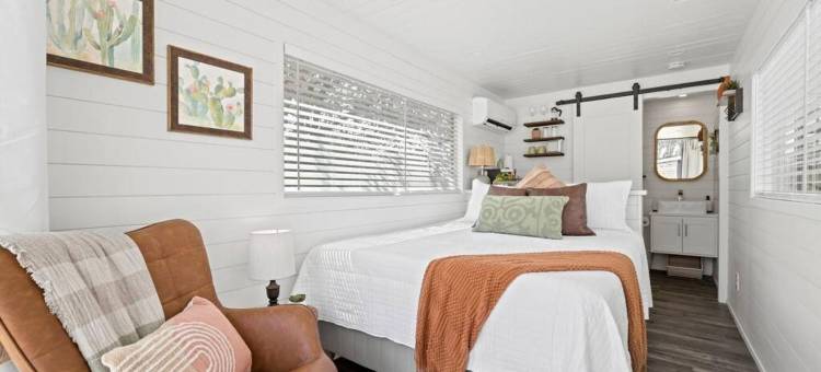 新的仙人掌-微型集装箱屋(New the Saguaro-Tiny Shipping Container Home)图片