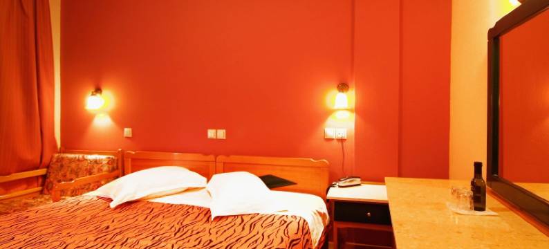 瓦洛尼斯酒店(Hotel Varonos)图片