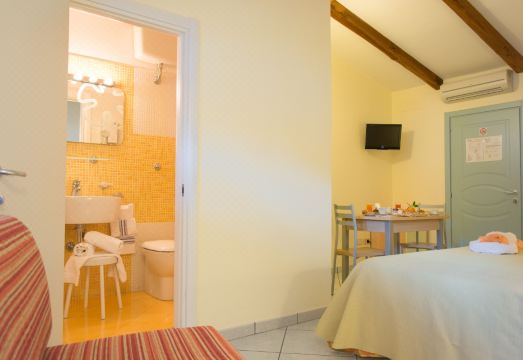 Minihotel Iris Hotel Overview