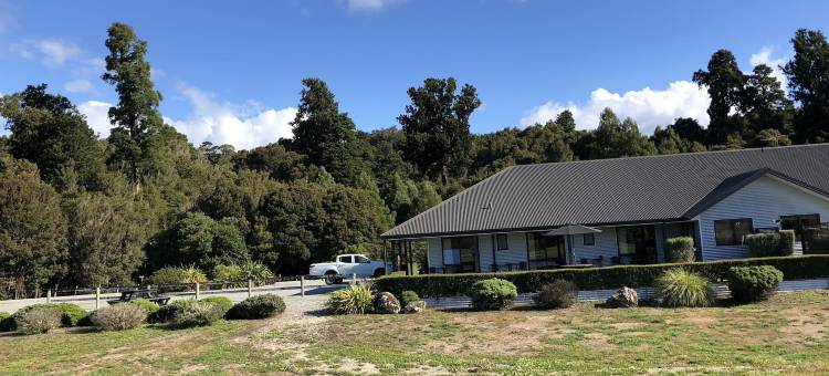 布鲁尼尔湖长屋酒店(Lake Brunner Longhouse)图片