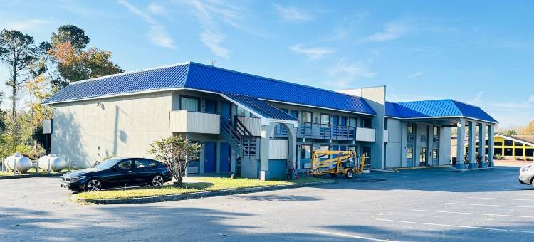 普利茅斯 64 号高速公路罗德威套房酒店(Rodeway Inn & Suites Plymouth Hwy 64)图片