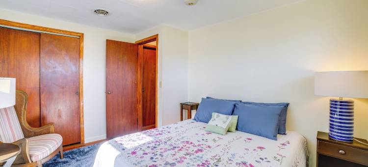 弗朗西斯维尔家庭度假屋，带私人露台和日落美景(Private Patios & Sunset Views: Francesville Home)图片