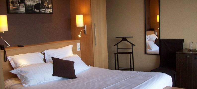 洛吉斯拉梅松卡雷酒店(Logis Hotel Maison Carrée Restaurant O Carré DArt)图片