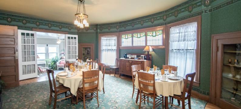 路肯恩格拉斯宾馆(Looking Glass Inn)图片