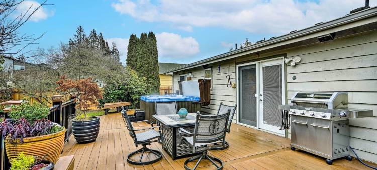 林伍德之家：私人热水浴缸、火桌和烧烤架(Lynnwood Home Private Hot Tub, Fire Table and Grill)图片