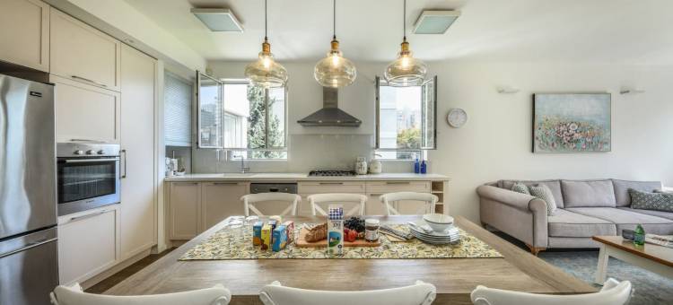 Chic 2BR Apt w Large Windows in Tel Aviv Old North图片