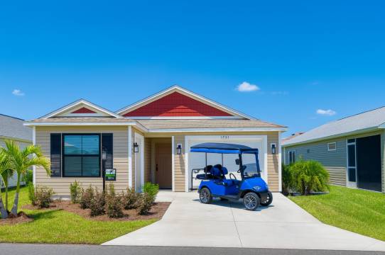 Oversized Garage and Access to Community Recreation - Elegant Villa Retreat