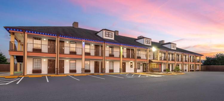 乔治亚科默斯温德姆呗盟酒店 - 近丹吉尔畅货中心(Baymont by Wyndham Commerce GA Near Tanger Outlets Mall)图片