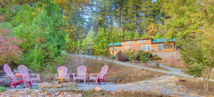 距离露尔湖7英里：米尔斯普林小屋带热水浴缸(7 Mi to Lake Lure Mill Spring Cabin with Hot Tub)图片