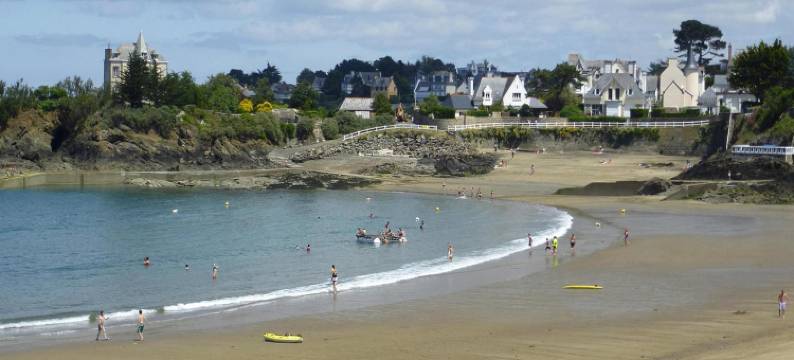 Apartment in St Quay near Seven Beaches图片