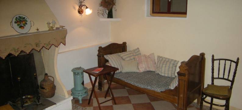 "Ground floor" in the petit domaine图片