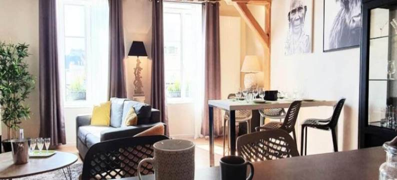 Place St Sauveur Standing and Comfort图片