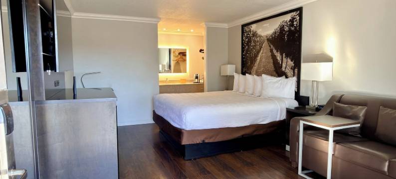 尤凯亚速 8 酒店(Super 8 By Wyndham Ukiah)(The Orchard Hotel Ukiah Wine Country Free Breakfast, Pool, & Hot Tub)图片