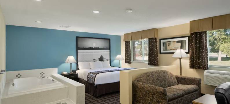 怀特沃特速8酒店(Fairview Inn & Suites Whitewater)图片