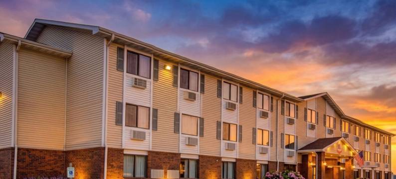 密苏里金德姆城54号公路 Capital O 阿美瑞霍斯特酒店及套房(Capital O Amerihost Inn and Suites Kingdom City Hwy 54 MO)图片