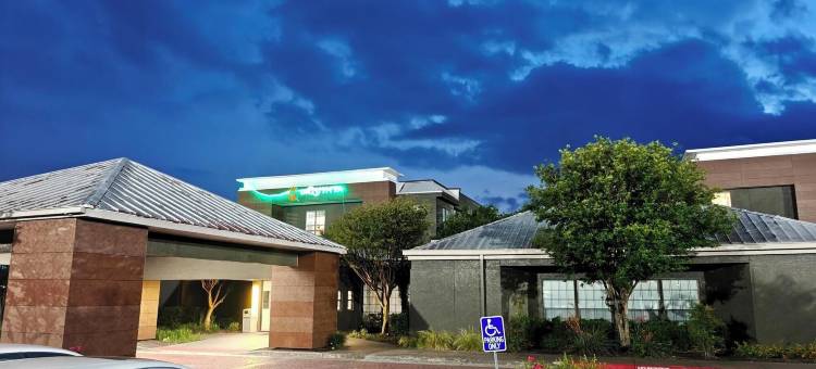 圆石城北拉昆塔温德姆套房酒店(La Quinta Inn & Suites by Wyndham Round Rock North)图片
