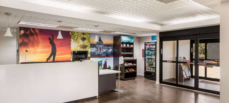 克拉丽奥波因特I-75福赛思酒店(Clarion Pointe Forsyth I-75)图片