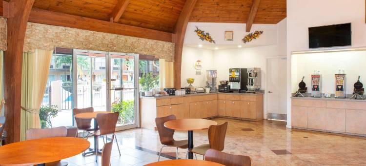 北棕榈滩速8酒店(Super 8 by Wyndham North Palm Beach)图片