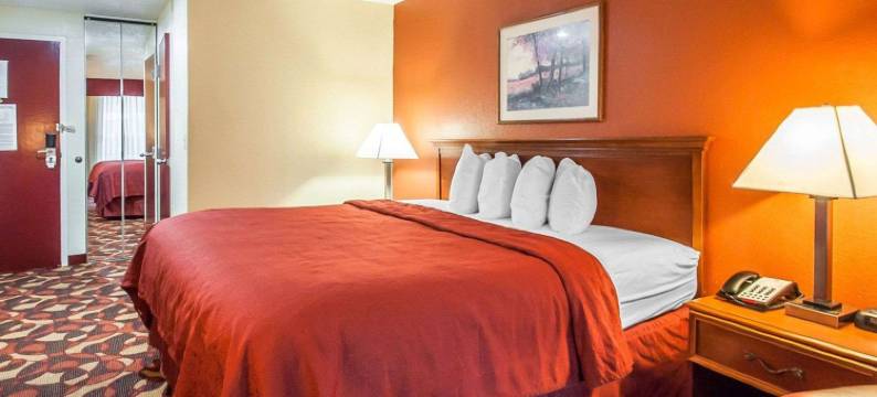 堪萨斯城I-435北凯艺套房酒店-近体育场(Quality Inn & Suites Kansas City I-435N Near Sports Complex)图片