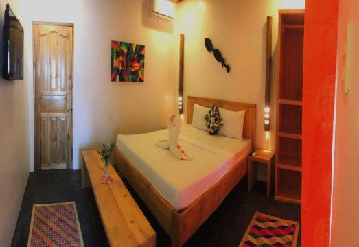 Floral Villarosa Hotel Overview