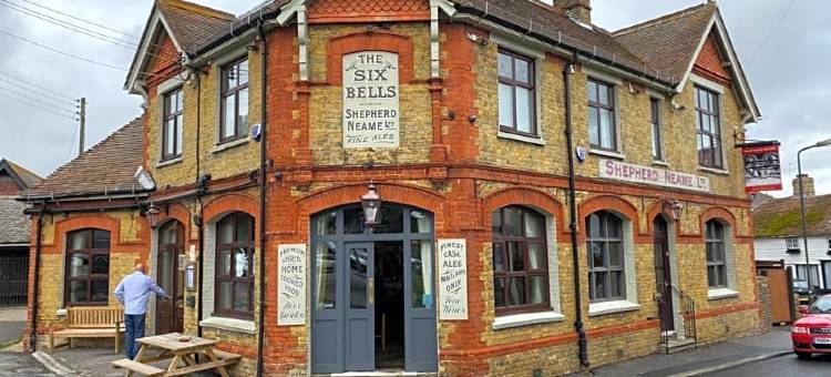 六铃铛酒店(The Six Bells)图片