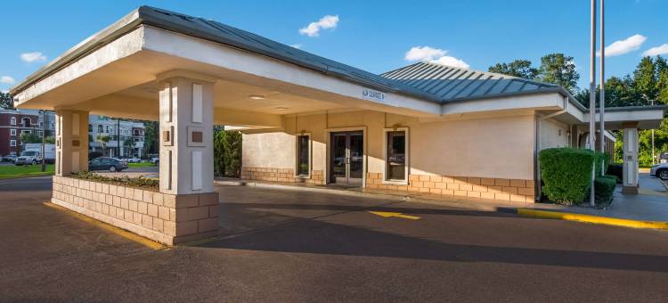 拉夫金凯艺套房酒店(Quality Inn & Suites Lufkin)图片