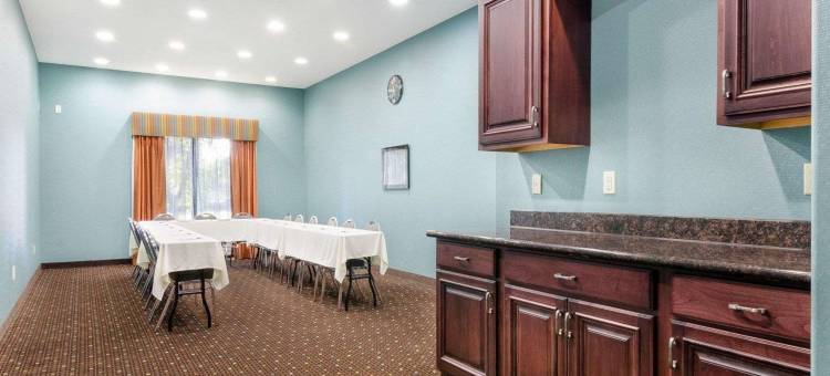 托皮卡西北舒适套房酒店(Comfort Suites Topeka Northwest)图片