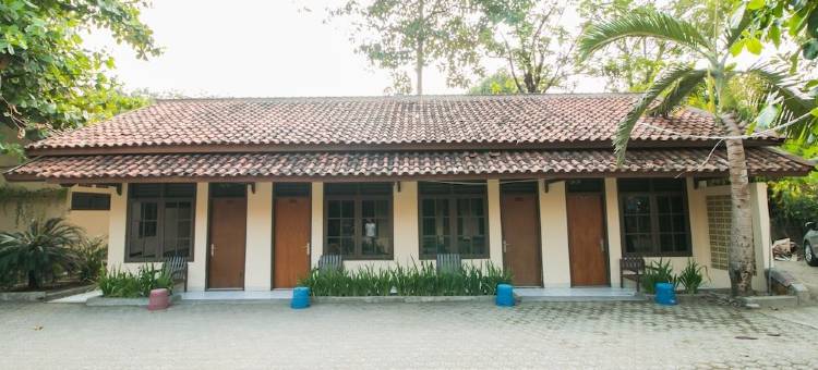 红多兹酒店-皇后港湾海滩2号(RedDoorz @ Pantai Pelabuhan Ratu 2)图片