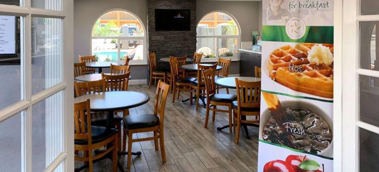 雷丁I-5附近凯艺酒店(Quality Inn Redding Near I-5)图片