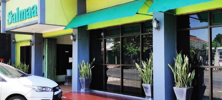 Hotel Salma Syariah Mitra RedDoorz Near Terminal Baru Kediri图片
