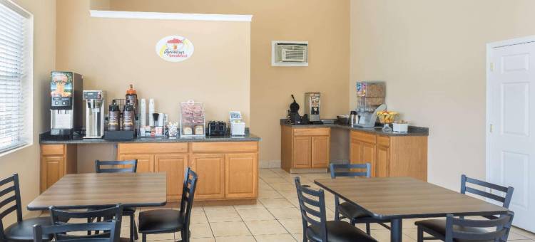 温德姆速8酒店-金斯兰I-95/海军基地区(Super 8 by Wyndham Kingsland I-95/Naval Base Area)图片