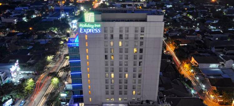 三宝垄新邦利马智选假日酒店(Holiday Inn Express Semarang Simpang Lima)图片