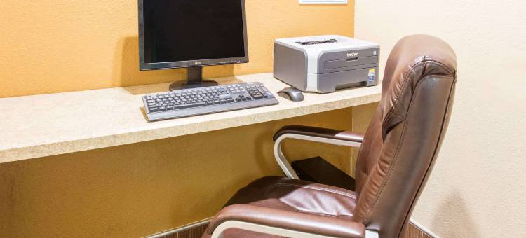 沃基肖温德姆呗盟酒店(Baymont by Wyndham Waukesha)图片