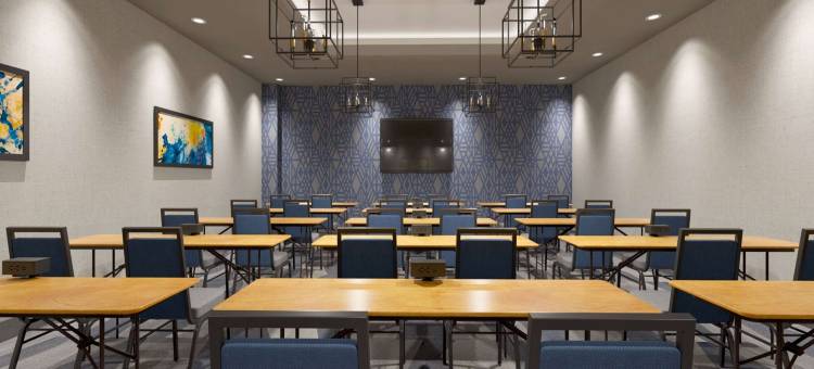 芒特劳雷尔/穆尔斯敦拉昆塔温德姆酒店(La Quinta Inn & Suites by Wyndham Mount Laurel / Moorestown)图片