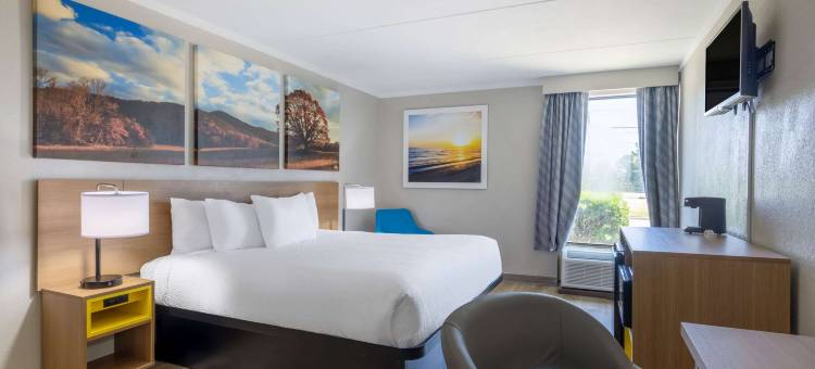 费耶特维尔西北堡布拉格地区戴斯酒店(Days Inn & Suites by Wyndham Fort Bragg/Cross Creek Mall)图片