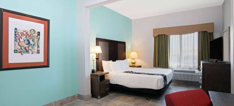 奥马哈机场市中心拉昆塔温德姆套房酒店(La Quinta Inn & Suites by Wyndham Omaha Airport Downtown)图片