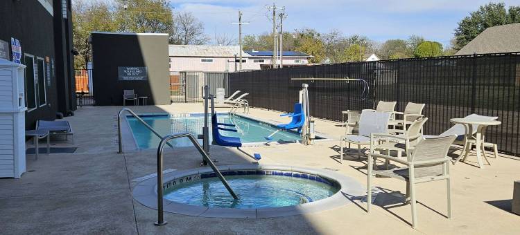 德克萨斯雷德奥克IH-35E拉昆塔温德姆套房酒店(La Quinta Inn & Suites by Wyndham-Red Oak TX IH-35E)图片