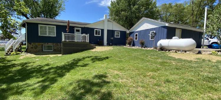 Rose Lake,  Cottage with Pontoon, Coldwater, Michigan (aka Lake of the Woods)图片