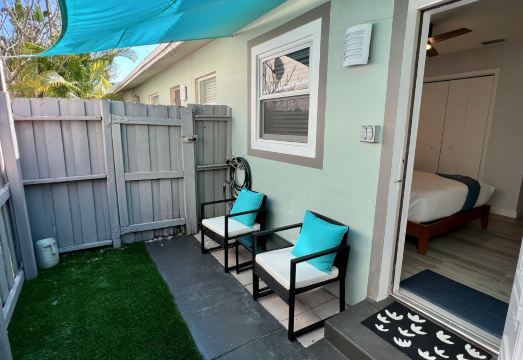 Villa Michloe - Steps from Wilton Drive Hotel Overview