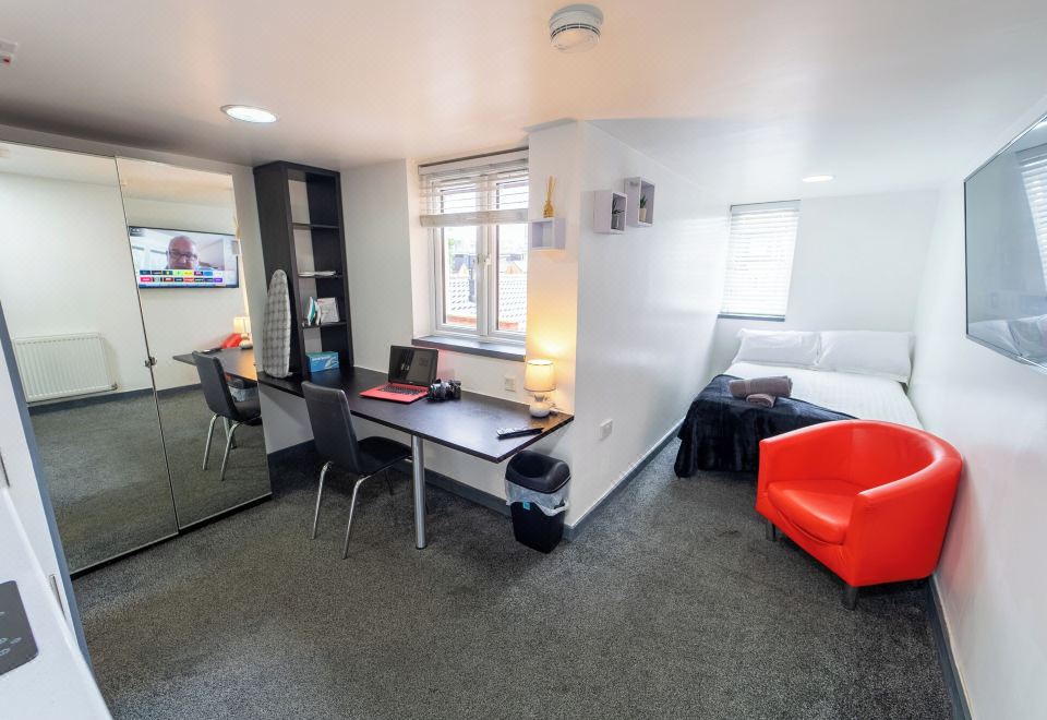 Beautiful 1-Bed Studio in Birmingham Hotel Overview