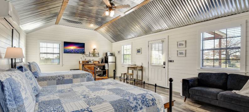 Scenic Views and Inviting Outdoor Gazebo - Charming Rustic Retreat图片