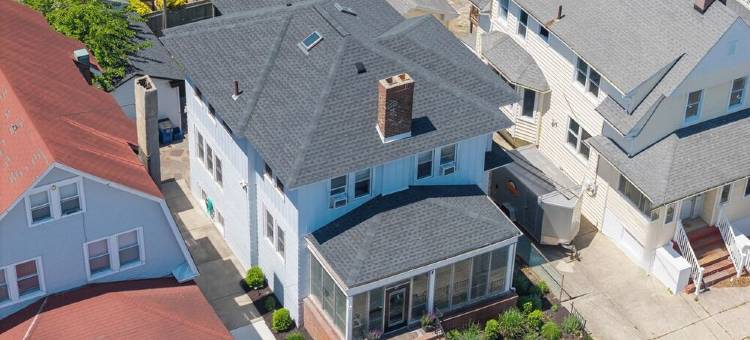 设计师海滨别墅, 距海滩仅数步 + 停车, 可住15人, 门廊 + 庭院(Sleeps 15, Designer Beach House w/ Yard + Porch, Steps to Beach + Parking)图片